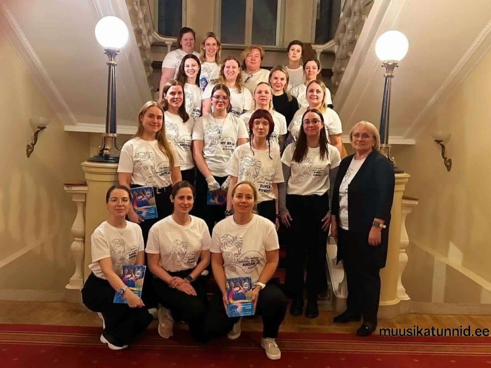 Naiskoor ettelaulmisel